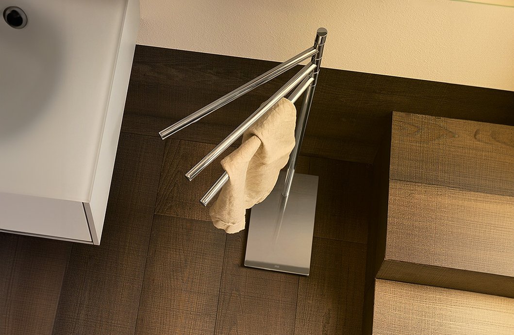 Free-standing accessoriy: towel holder Free to stay