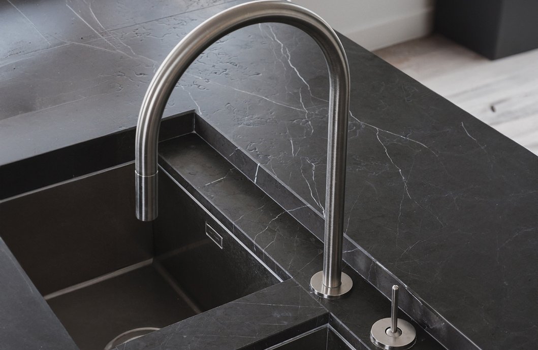 Two holes mixer tap Plug with spray head