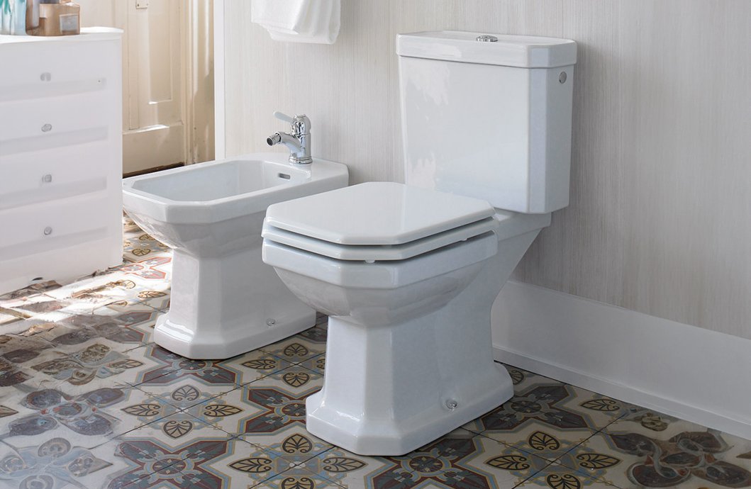Floor-mounted toilet 1930