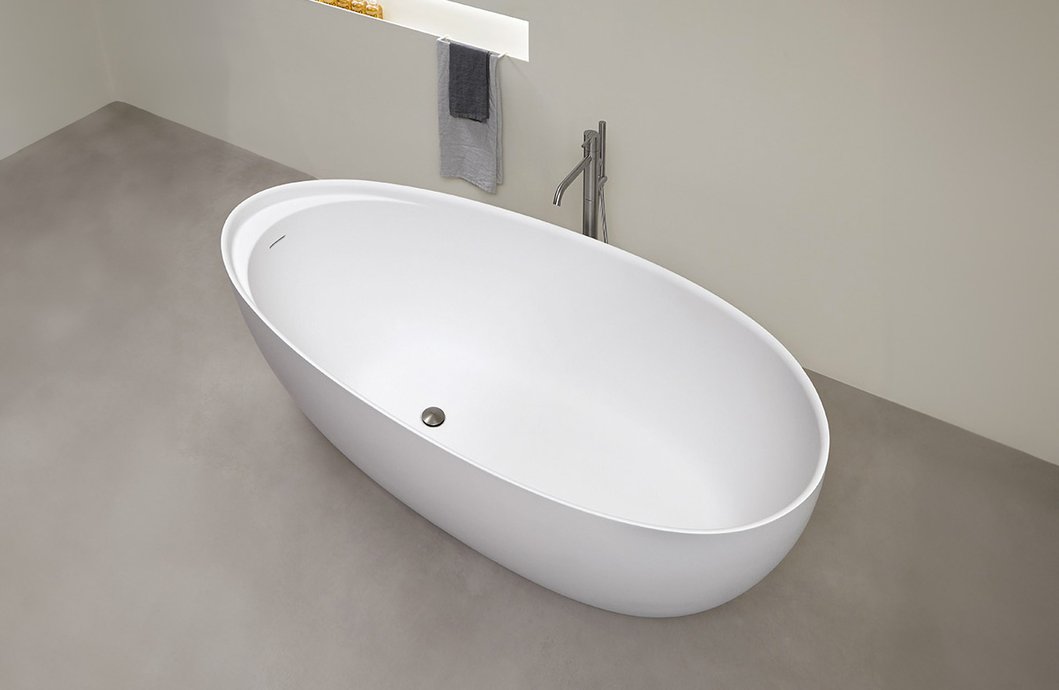 Free-standing bathtub Eclipse