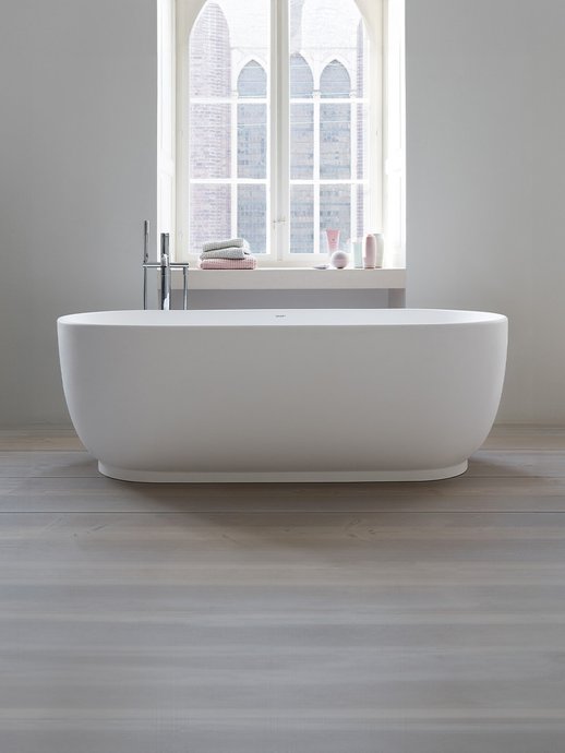 Free-standing bathtub Luv