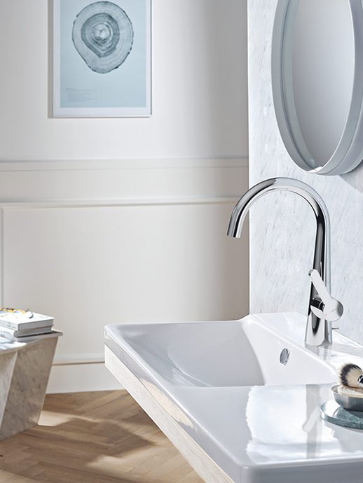 Mixer tap Designo Style with C-shaped swivel spout