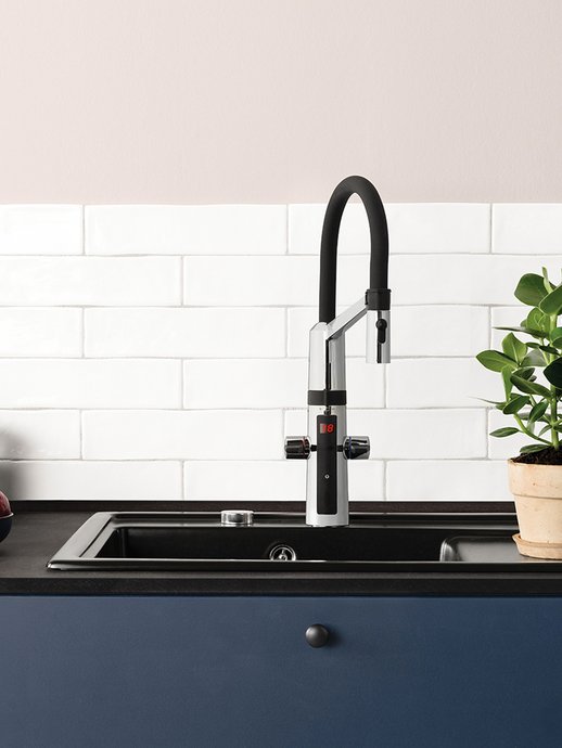 Electronic kitchen mixer tap Mains powered electronic mixer tap