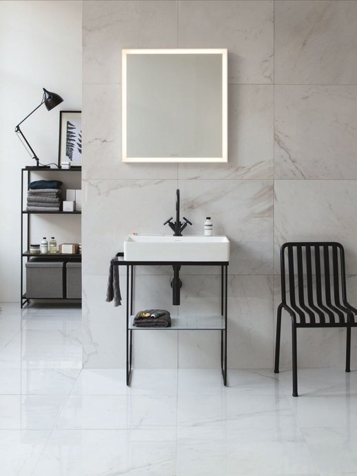 De wastafel op voet Durasquare met handdoekhouder