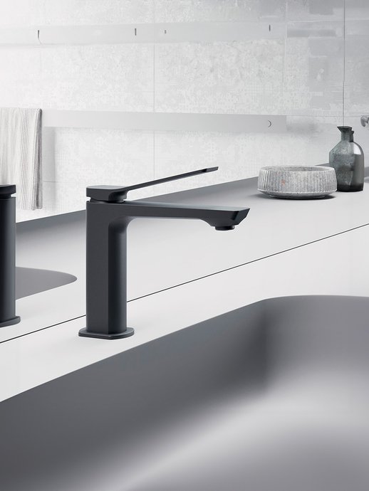 Mixer tap Tilt