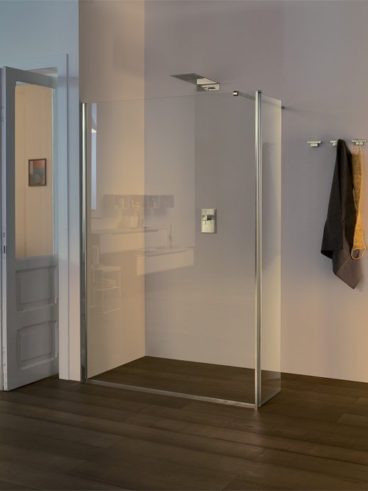 Walk-in swivelling side panel