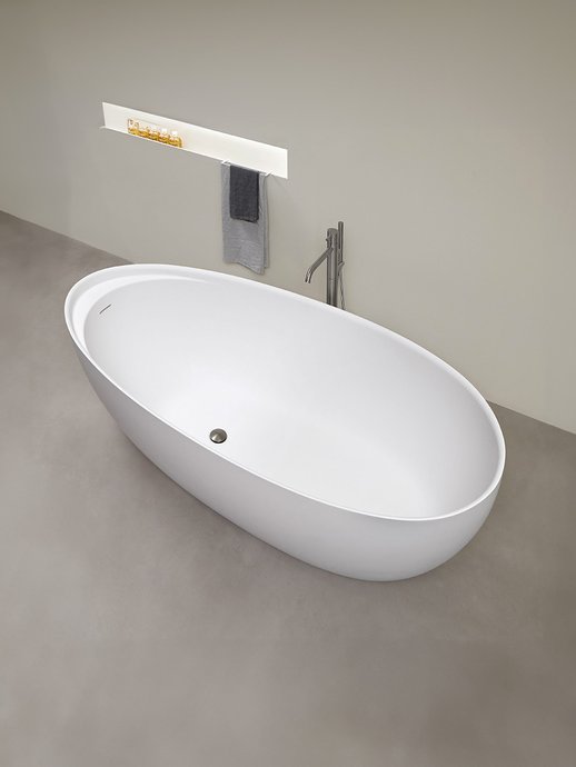 Free-standing bathtub Eclipse